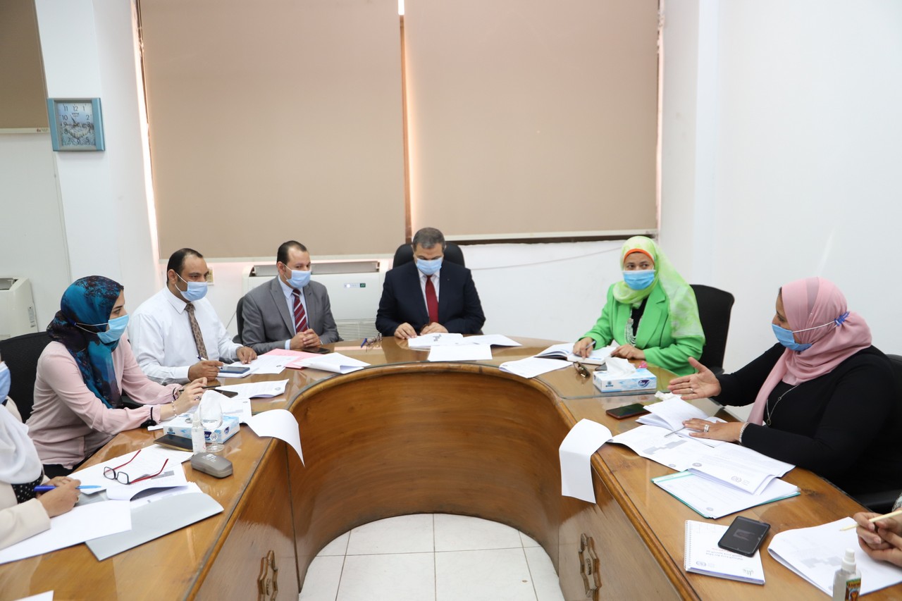 وزير القوى العامله 