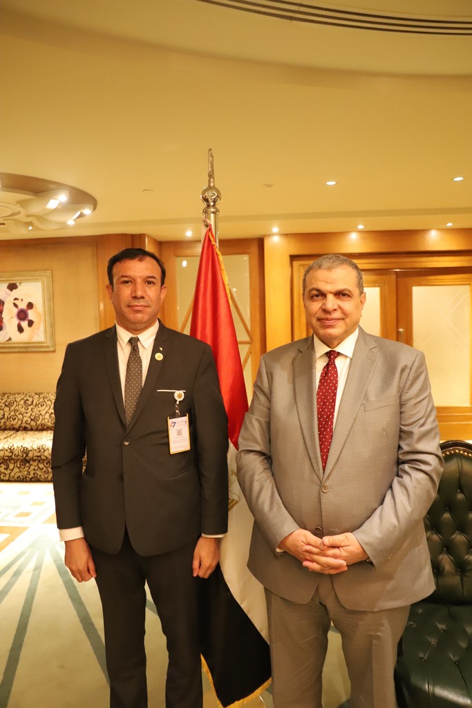 وزير القوى العامله 