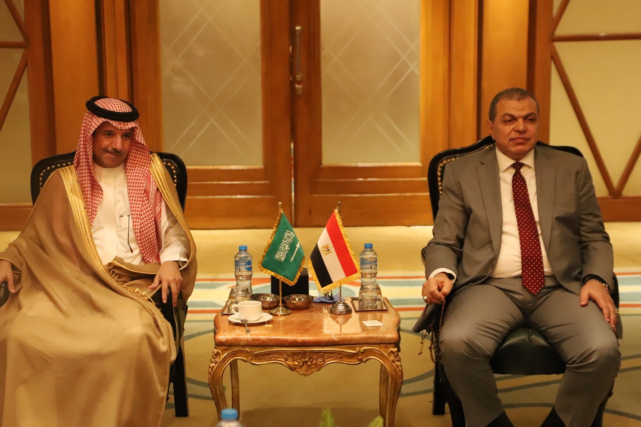 وزير القوى العامله 