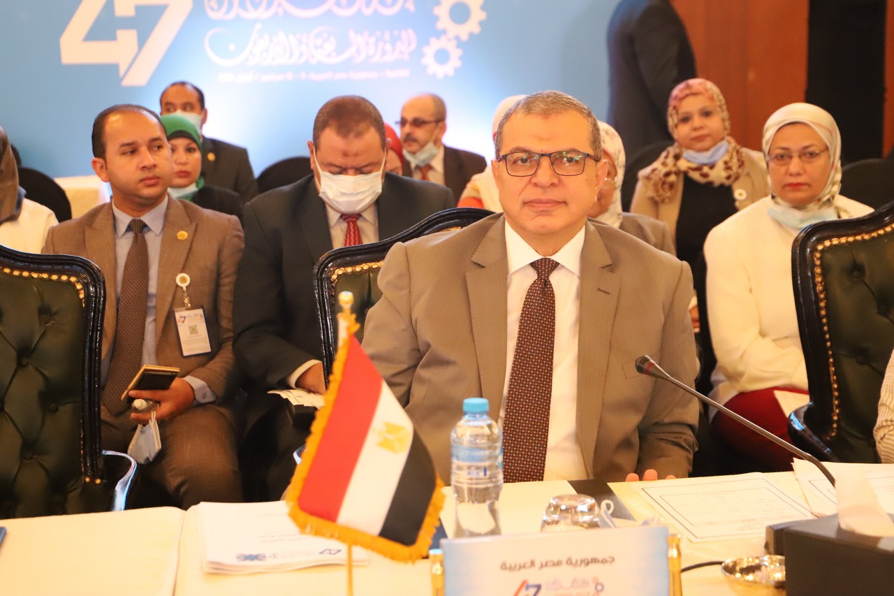 وزير القوى العامله 