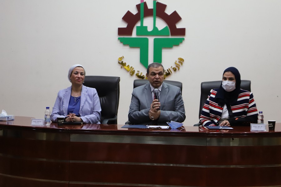 وزير القوى العامله 
