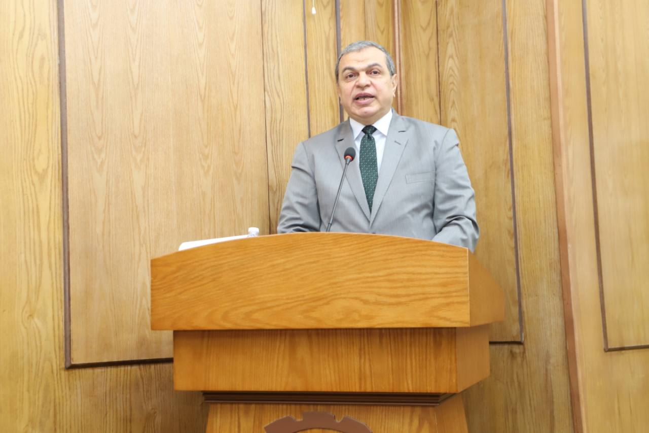 وزير القوى العامله 