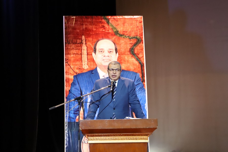 وزير القوى العامله 
