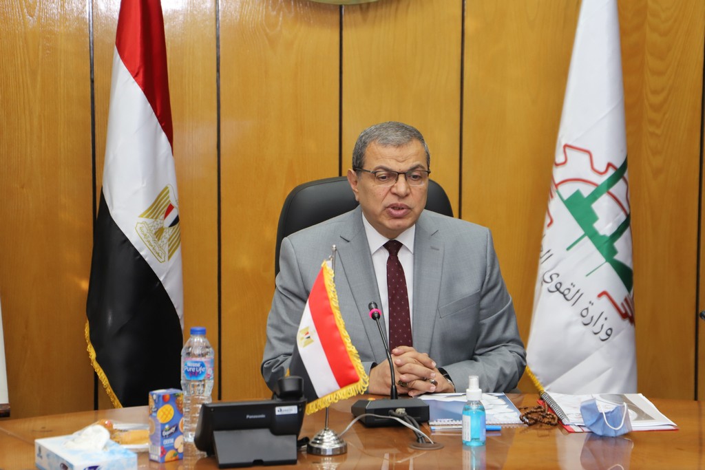 وزير القوى العامله 