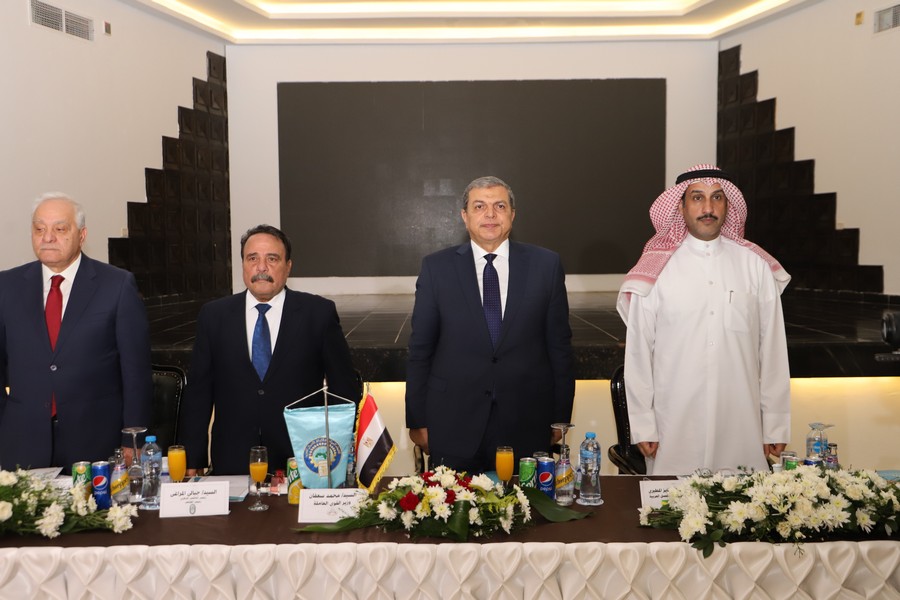 وزير القوى العامله 