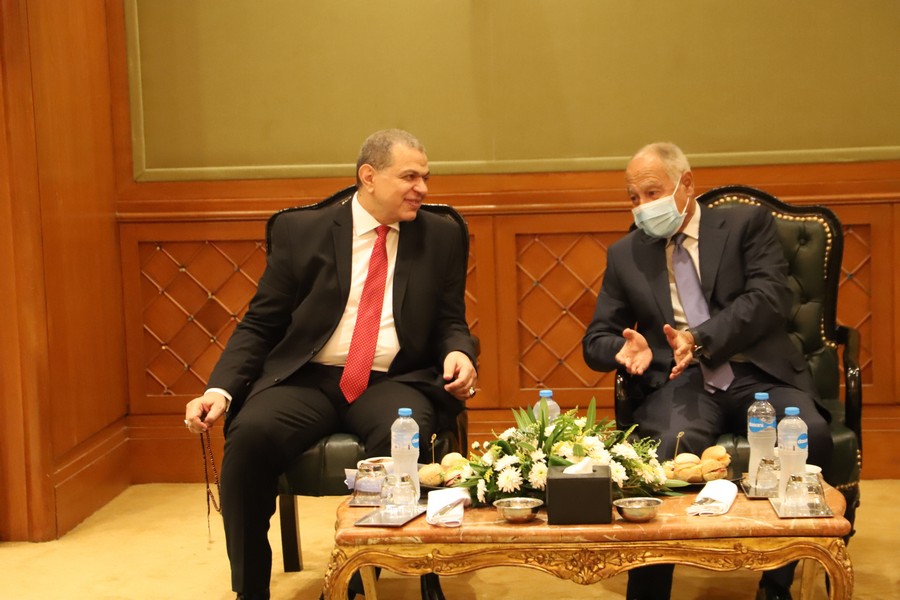 وزير القوى العامله 