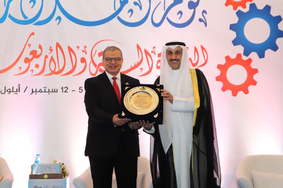 وزير القوى العامله 