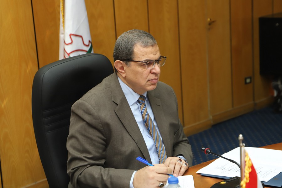 وزير القوى العامله 