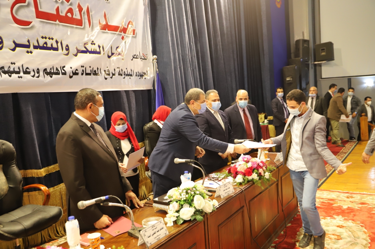 وزير القوى العامله 